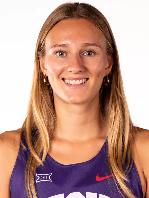 Clara Dressen Headshot