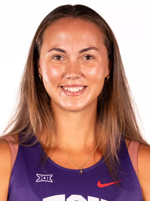 Emma Glagau Headshot