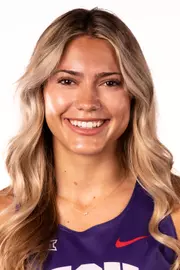 Stacy Reeves Headshot
