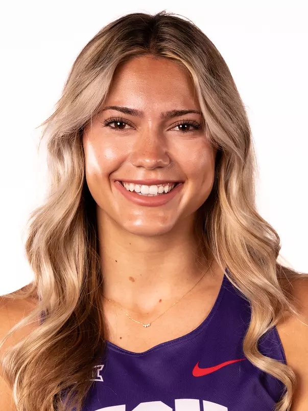 Stacy Reeves Headshot