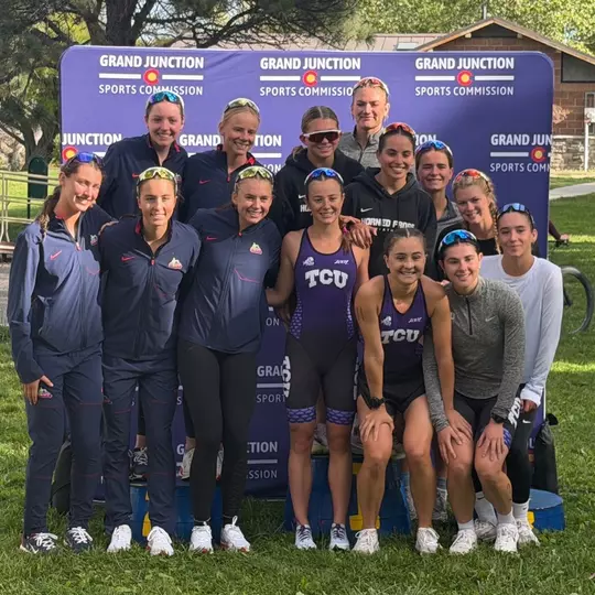 TCU triathlon team picture at Desert's Edge Collegiate Cup
