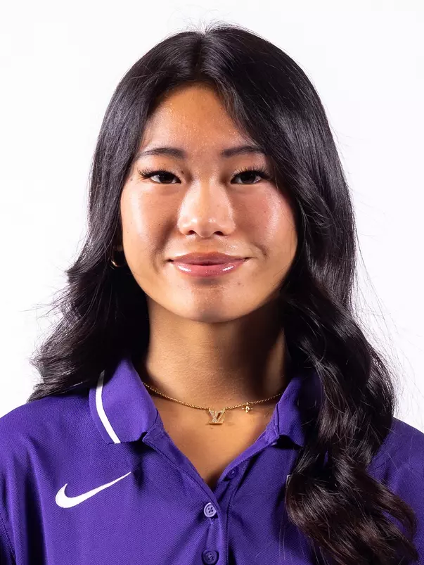 Lily Muzzy Headshot