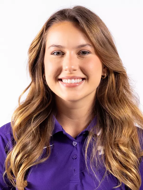 Luisa Tomazela Headshot