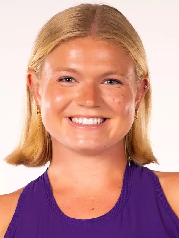 Caroline Clark headshot