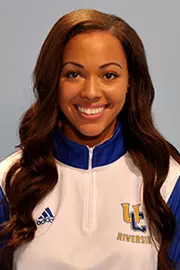 Lauren Holt Head Shot