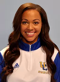 Lauren Holt Head Shot