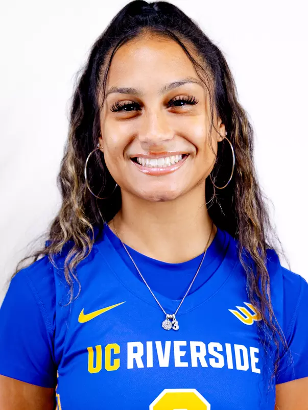 Zoe Tillery head shot