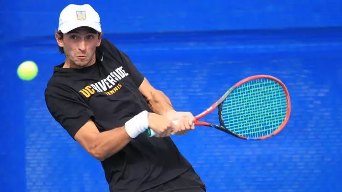 Lucas Ibarrondo Suarez with a back hand