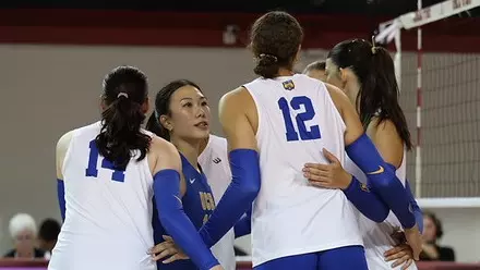 Team huddle at Alabama
