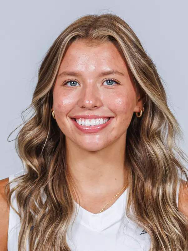 Molly Berezowitz 2024 Headshot