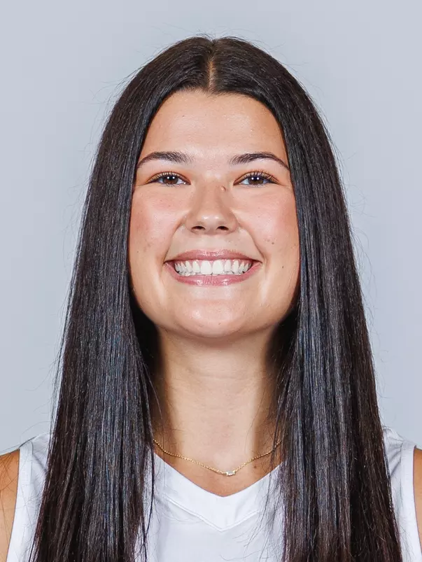 Hattie Bray 2024 Headshot