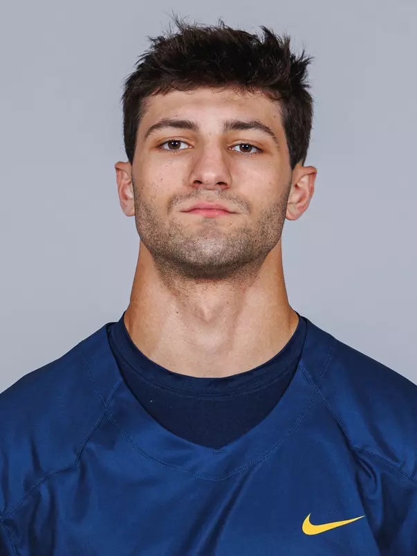 Leo Izquierdo Headshot 2024-25