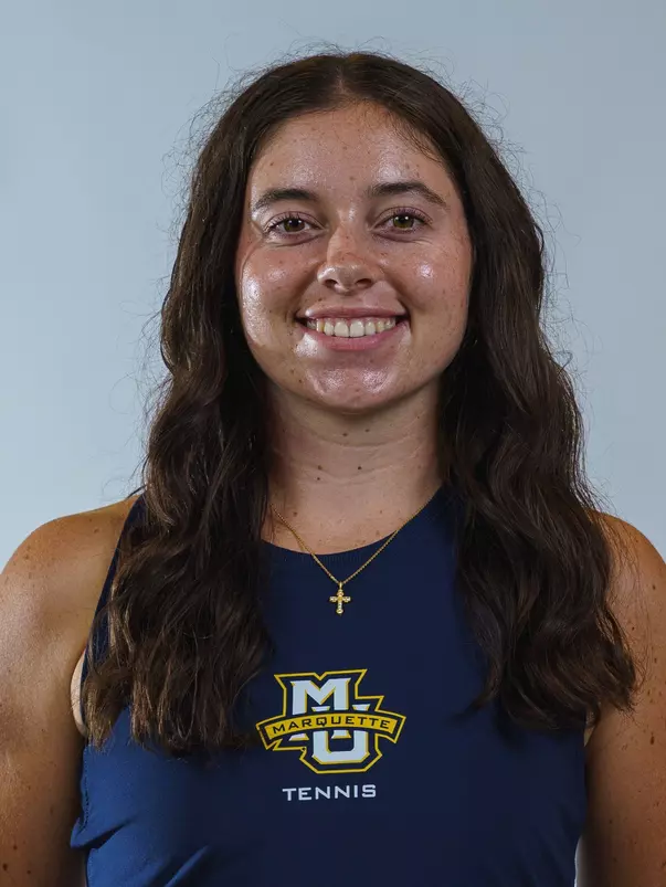 Lizzie Stuckslager Headshot
