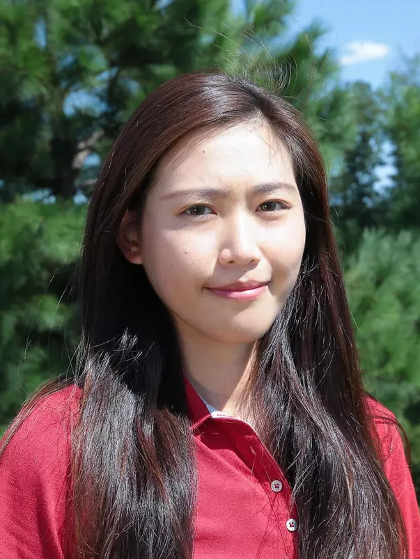 Crystal Huang Head Shot