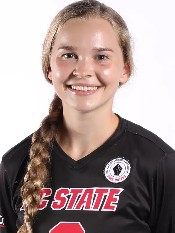 Hannah Wander Headshot 21