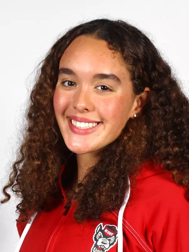 ERIKA_PELAEZ_24/25_HEADSHOT