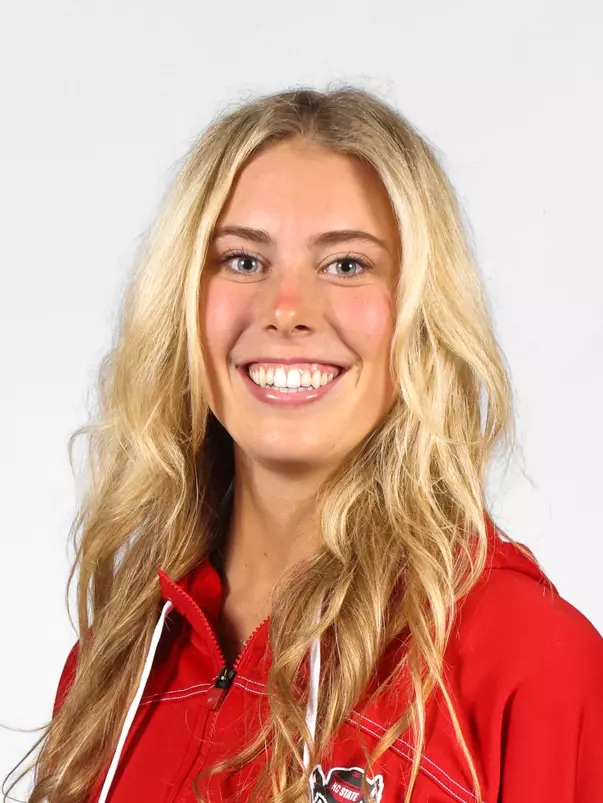 KENNA_SMALLEGANGE_24/25_HEADSHOT