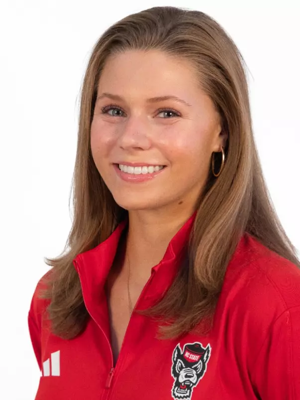 Caroline Volk Headshot