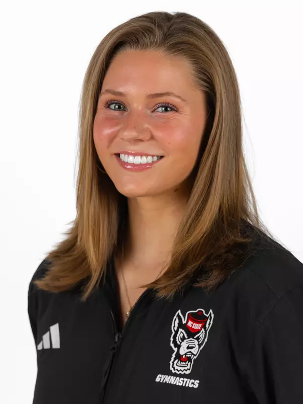 Caroline Volk Headshot