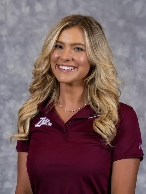 Emma Carpenter Headshot