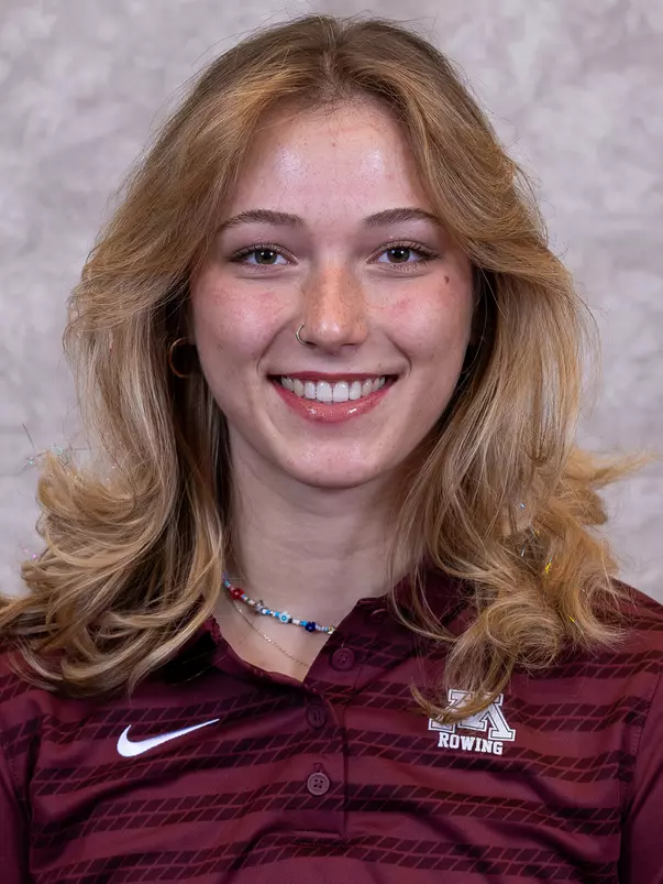 Knoll Victoria_headshot_2627