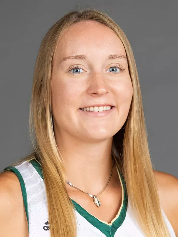 Hannah Scanlan headshot 2021-22