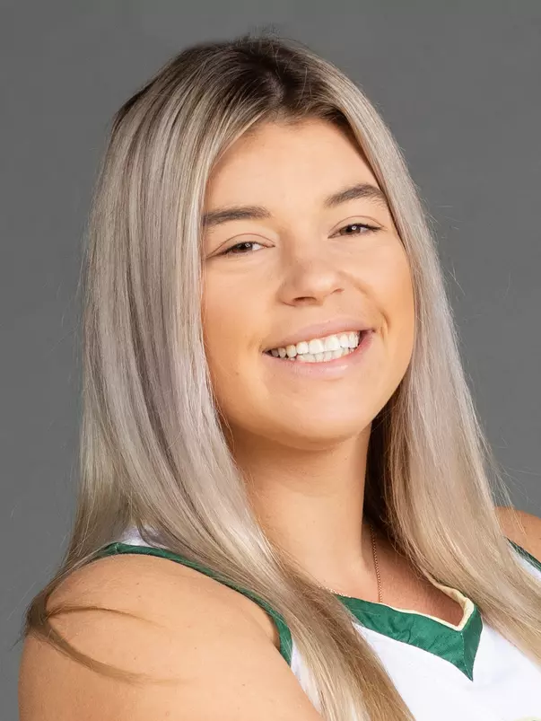 Julia Nielacna headshot 2021-22