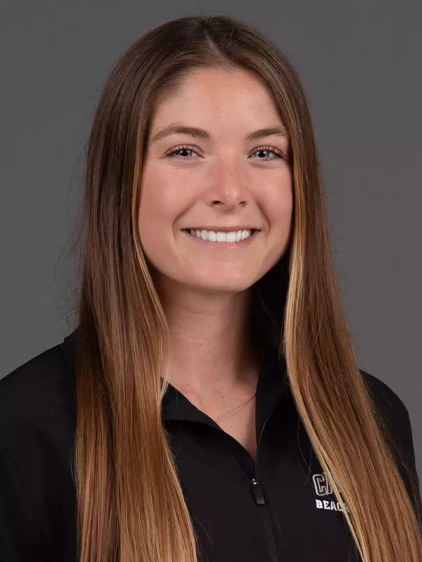 Alina Snyder 2021 Headshot