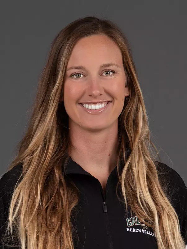 Amy Ozee 2021 Headshot