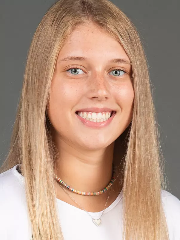 Emme Bullis headshot 2021