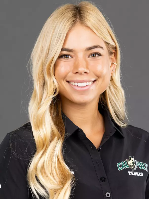 Womens Tennis - Delanie Dunkle. 9/25/22 Photo by Owen Main