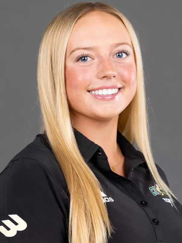 Womens Tennis - Eliza Bates. 9/25/22 Photo by Owen Main