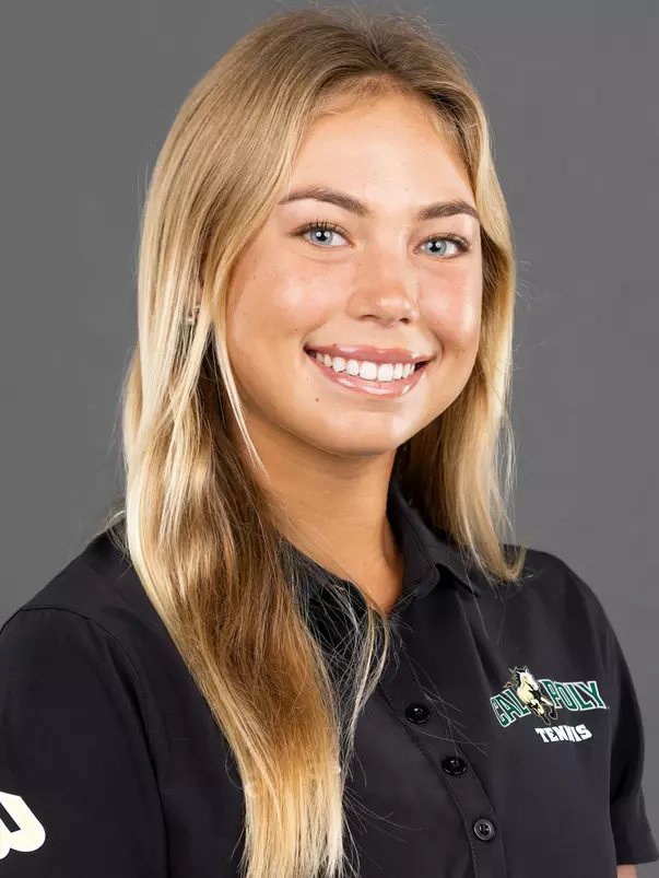 Womens Tennis - Peyton Dunkle. 9/25/22 Photo by Owen Main