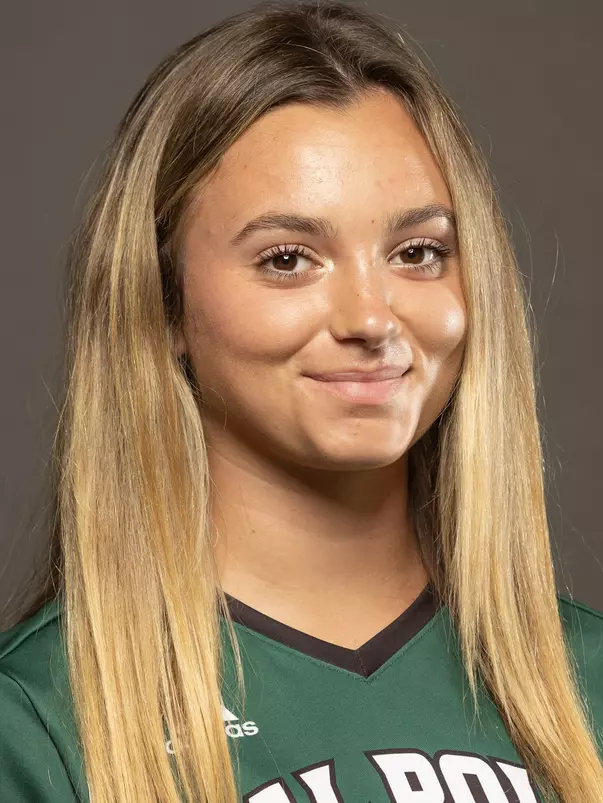 2022 Dani Wozniak Headshot