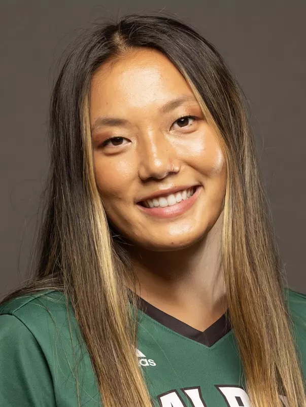 Angie Crozier 2022 headshot