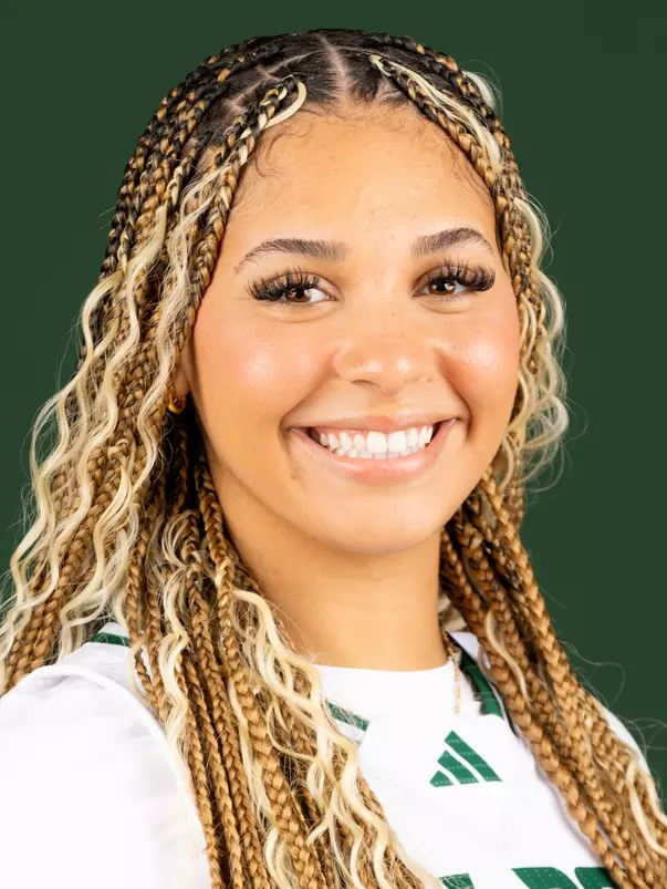 Gabby Robinson Headshot 2024