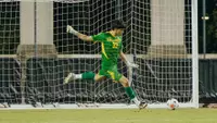 Guerra Goal Kick SDSU (Briote-Johnson)