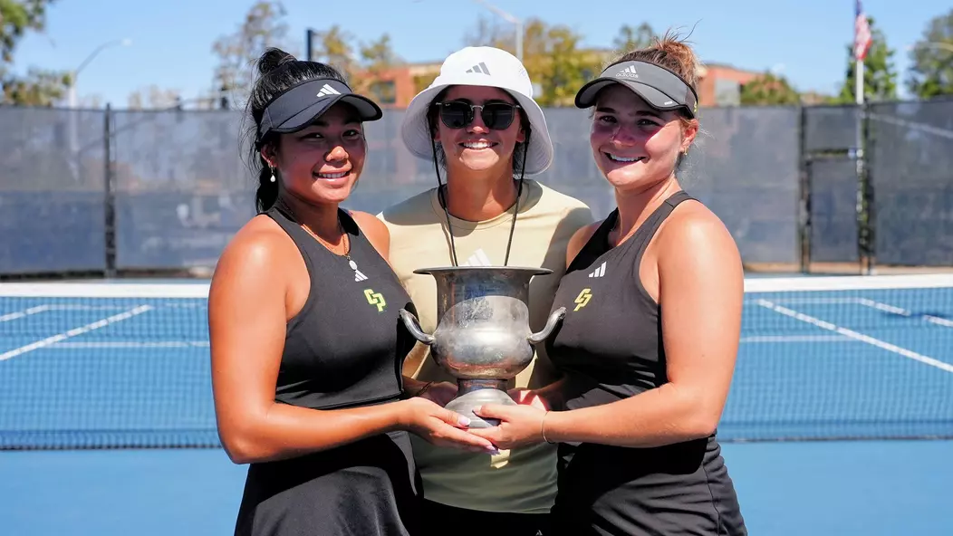 Natalie Lynch-Jessie MacCallum, Big West Fall Selection Trophy Photo, 100426