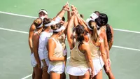 Women's Tennis Huddle Photo, Hawai'i, 040226