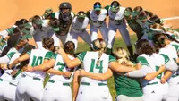 Softball Huddle UCR (Briote-Johnson)