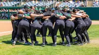 Huddle LBSU (Arredondo)