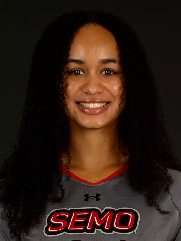 Alaina Lester Headshot
