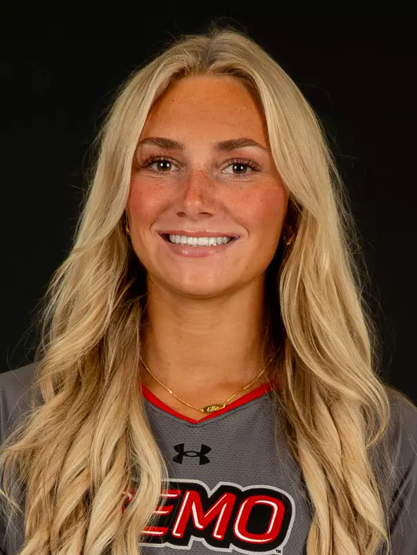 Ellie Burns Headshot