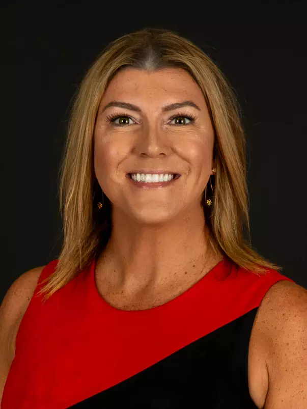Julie Yankus Headshot