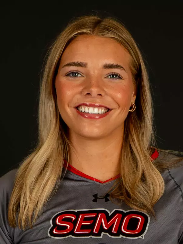 Lucy Arndt Headshot