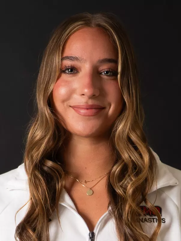 Leah PArton headshot