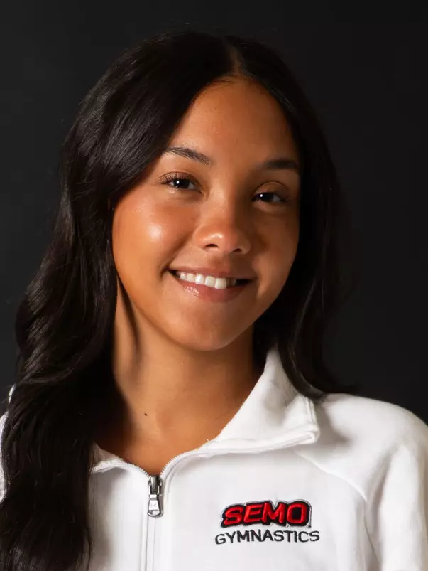 Olivia Heubach headshot