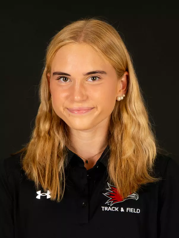 Nova Ojutkangas Headshot