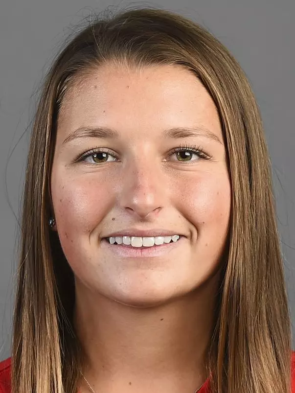 Madi Killewbrew - Headshot