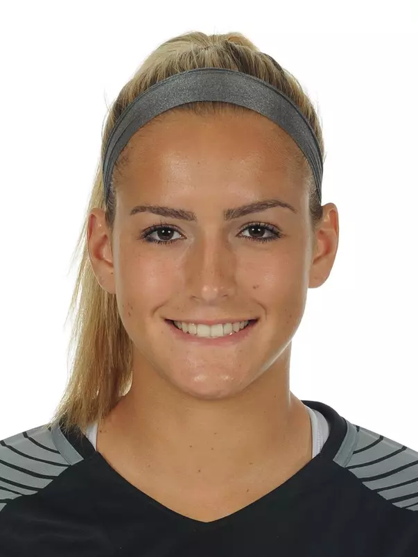 Amanda Fay 2017 headshot